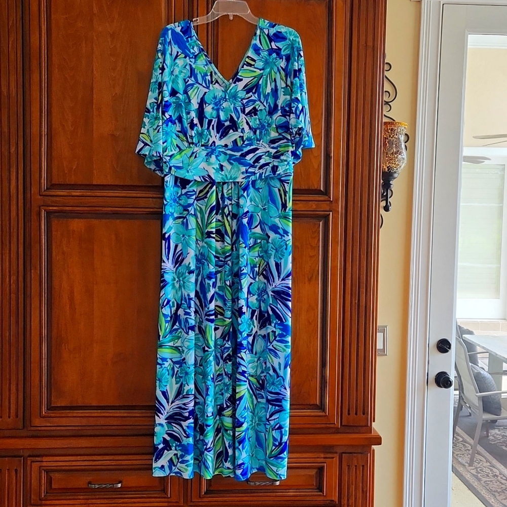 Cappagallo Maxi Dress, V Neck and Perfect Length Sleeves